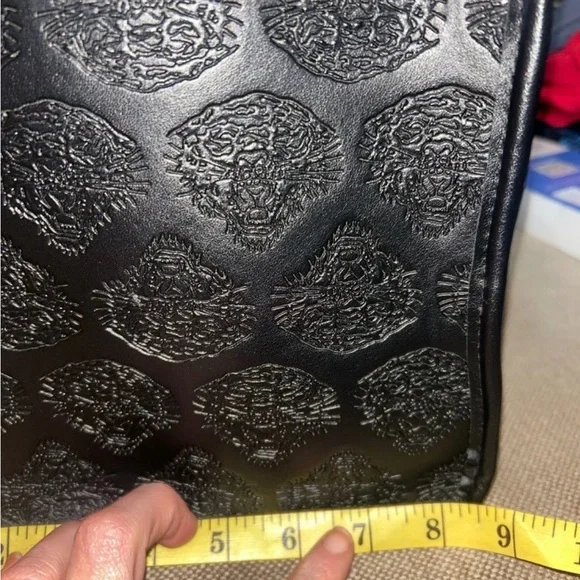 NWT Ed Hardy Black Tiger Embossed Duffel Bag with Guitar Cross Body Straps - Picture 7 of 12